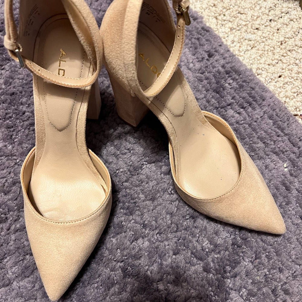 New chunky heel shoe by Aldo, size 6